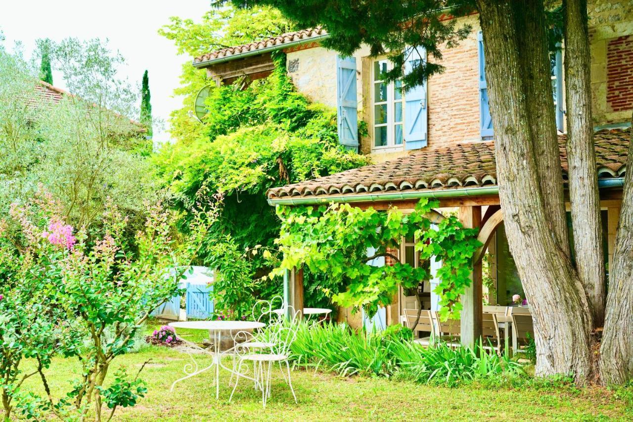 Le Relais Des Anges Bed and Breakfast Mercuès Exteriör bild