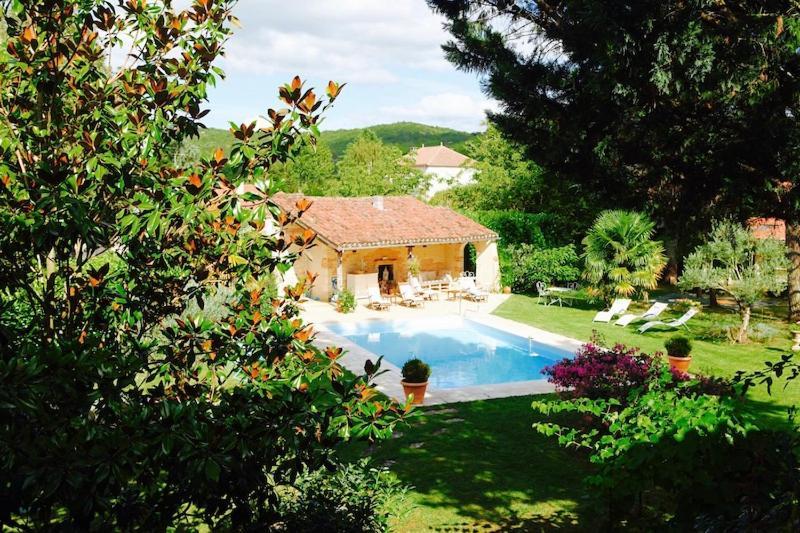 Le Relais Des Anges Bed and Breakfast Mercuès Exteriör bild