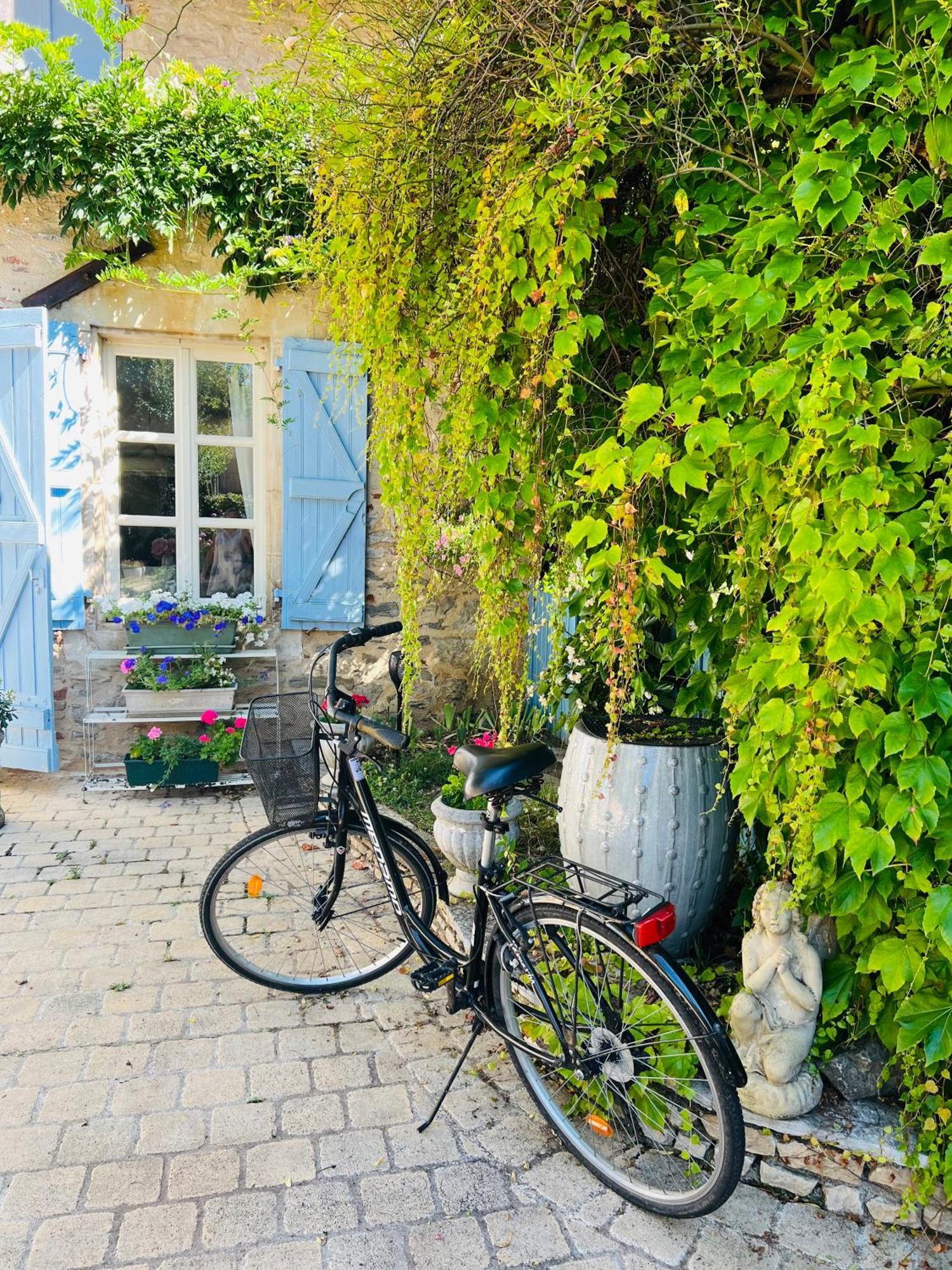 Le Relais Des Anges Bed and Breakfast Mercuès Exteriör bild