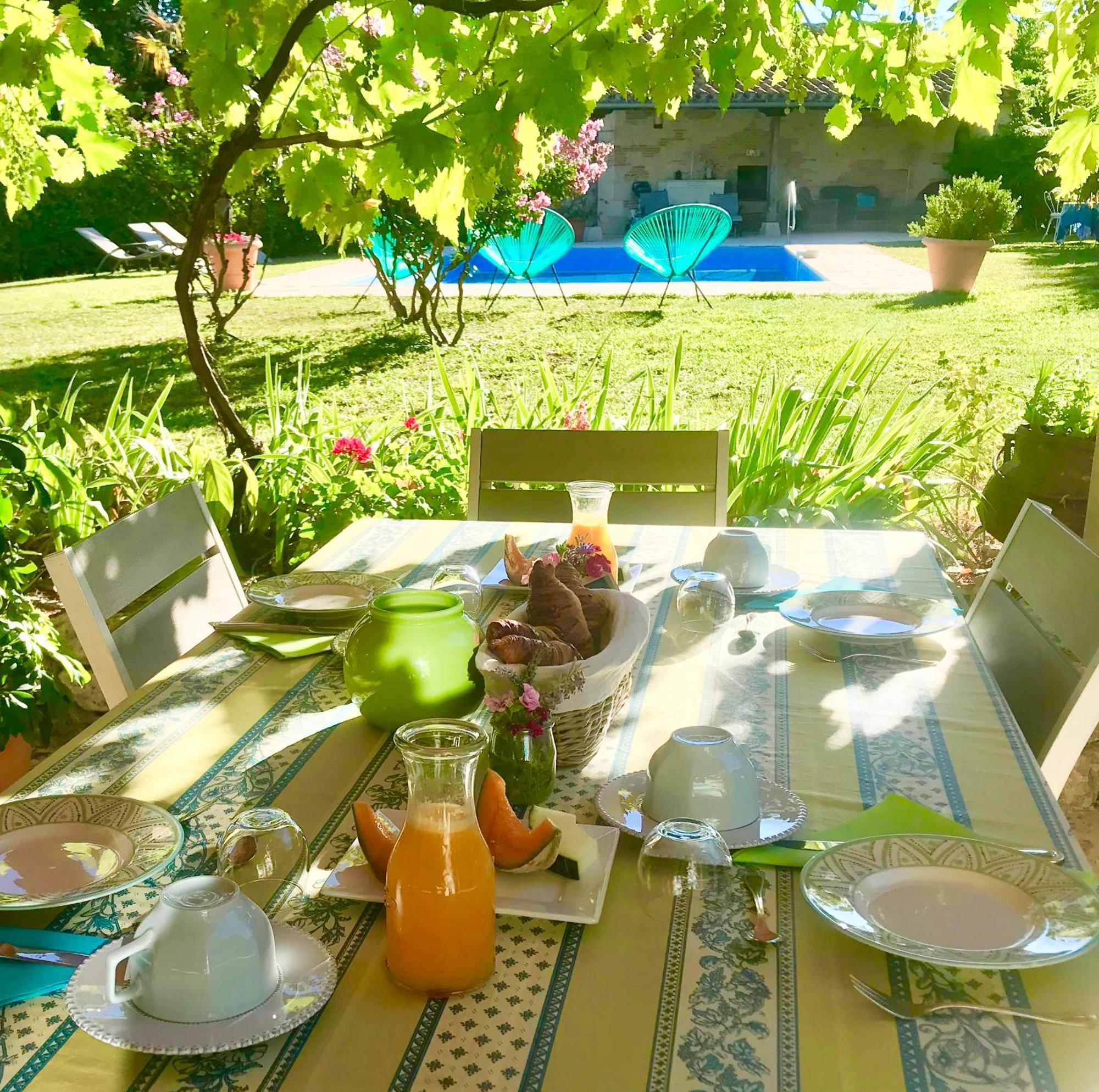 Le Relais Des Anges Bed and Breakfast Mercuès Exteriör bild