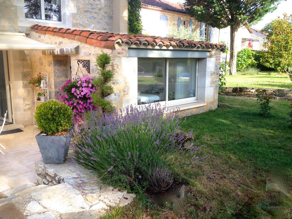 Le Relais Des Anges Bed and Breakfast Mercuès Exteriör bild