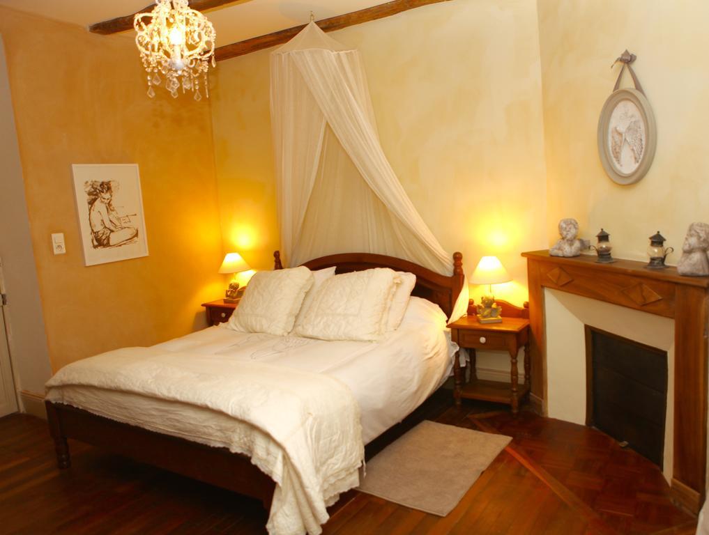 Le Relais Des Anges Bed and Breakfast Mercuès Exteriör bild