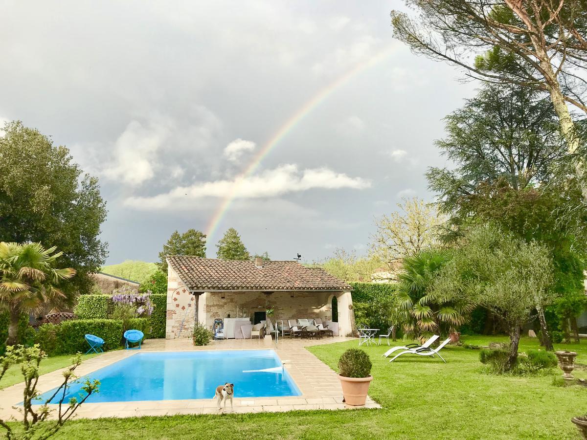 Le Relais Des Anges Bed and Breakfast Mercuès Exteriör bild
