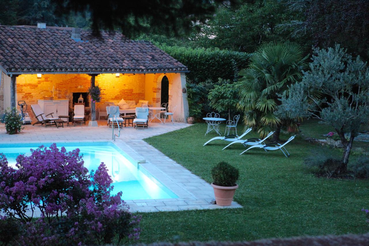 Le Relais Des Anges Bed and Breakfast Mercuès Exteriör bild